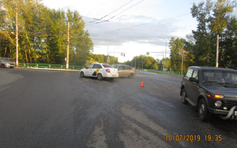 В Саранске таксист устроил ДТП: пострадали две женщины