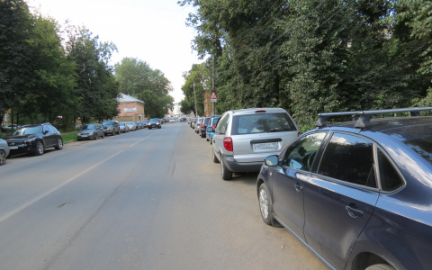 На улице Рабочей ограничат стоянку транспорта