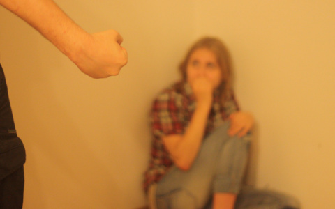 В Мордовии пьяный мужчина пытался задушить недовольную жену