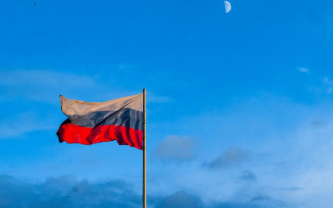 Суд наказал жительницу Саранска за сожжение российского флага