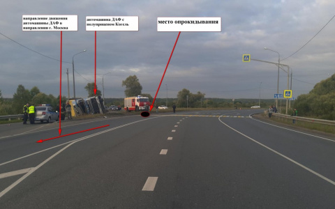 На трассе в Мордовии опрокинулась фура: один человек погиб, еще один госпитализирован