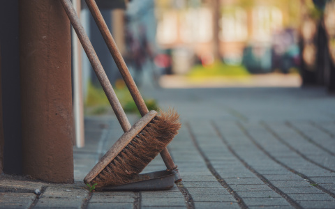 В Мордовии нерадивого отца отправили мести улицы