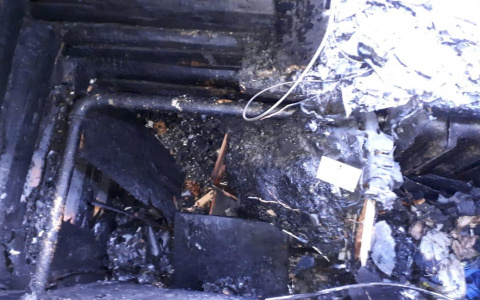 Появились фото с места пожара в Саранске, который оставил без крова несколько человек