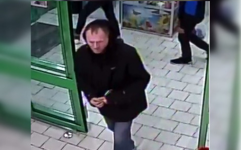 В Саранске полицейские ищут мужчину, укравшего женскую сумочку