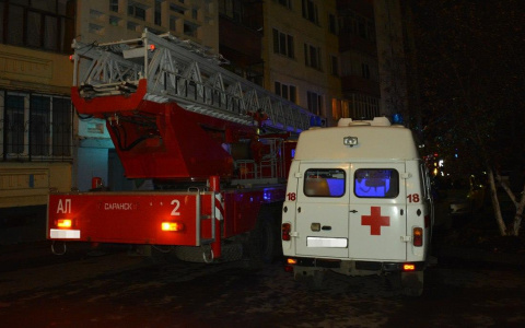 Ночью в Саранске произошел пожар в пятиэтажке: один человек пострадал