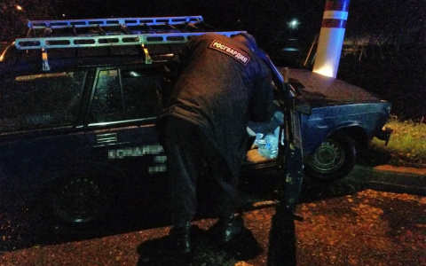 Врезался в столб: в Саранске мужчина угнал машину и устроил гонки по городу