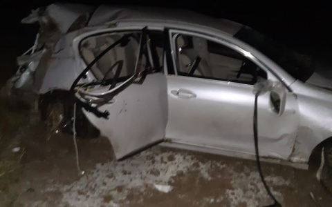 В Мордовии молодой водитель опрокинул «Лексус» в кювет: четыре человека пострадали