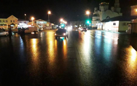 Перебегала дорогу в неположенном месте: жительница Мордовии попала под колеса «ВАЗа»