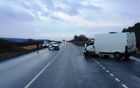 Не уступил дорогу: два человека пострадали при столкновении «Лады» и «Фиата» в Мордовии