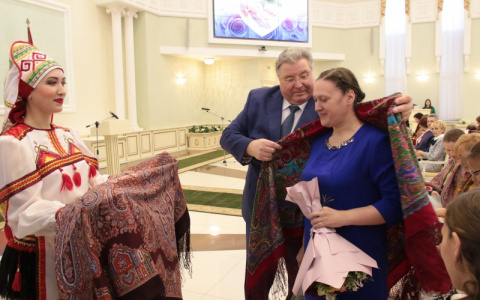 Глава Мордовии: «Необходимо, чтобы в каждой семье рождалось минимум по 2, а лучше по 3-4 ребенка»