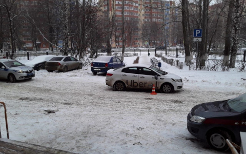Выбежал перед автомобилем: в Саранске молодой человек попал под колеса такси
