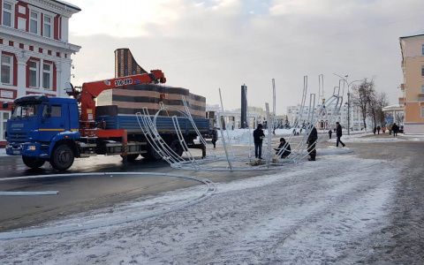 14 елок и более 100 км гирлянд: Саранск украшают к Новому году