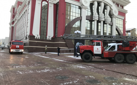 Короткое замыкание в Музыкальном театре имени Яушева: эвакуировано 50 человек