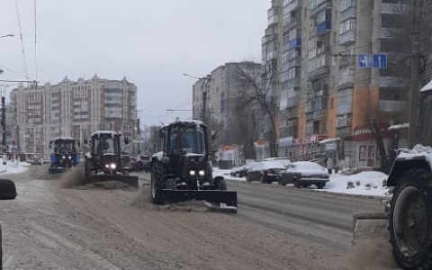 227 единиц техники борются с последствиями снегопада в Саранске
