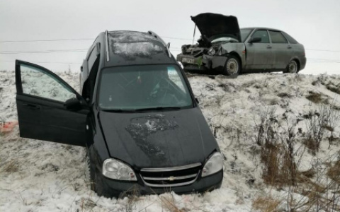 В Торбеевском районе «Лада» вылетела на встречку и столкнулась с «Шевроле»