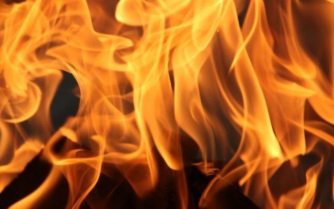 На трассе в Мордовии сгорел черный «Мерседес»