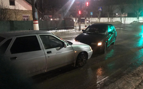 В Рузаевке автоледи сбила пешехода и врезалась в другую машину