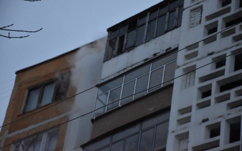 Пожар в девятиэтажке на Химмаше: три человека погибли (фото)