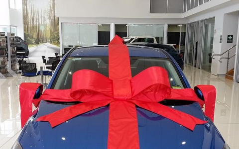 Житель Саранска, желая впечатлить гостей на свадьбе, подарил невесте украденную и сломанную иномарку