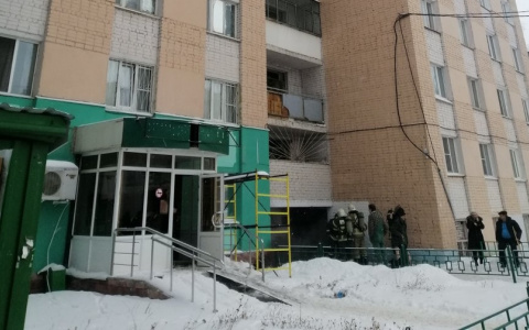 60 человек эвакуировали из-за пожара в подвале многоэтажки в Саранске