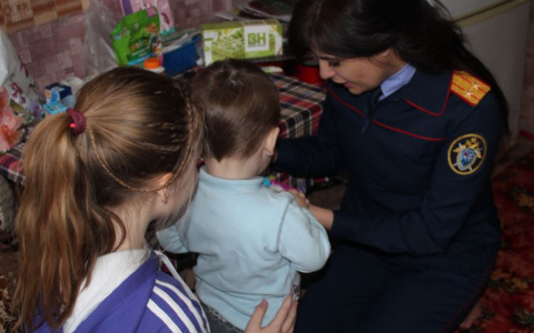 В Мордовии мать бросила двоих детей: следователи помогли бабушке оформить опеку