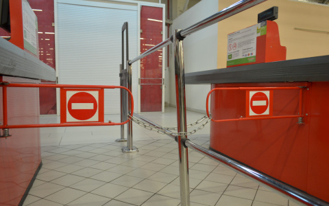 «Размахивал руками и угрожал продавцу»: дебошир разбил витрину в магазине в Саранске