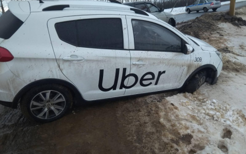 В Мордовии таксист-лихач без прав устроил ДТП