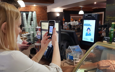 «Ростелеком» и банк «Русский стандарт»: в сети кофеен CoffeeBean запущена оплата по биометрии