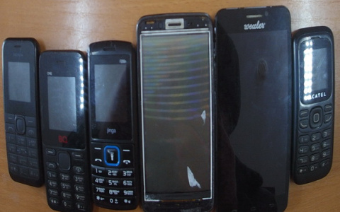 Житель Мордовии хотел перебросить шесть телефонов на территорию колонии