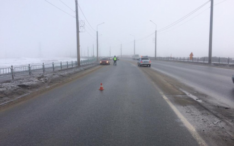 На Северо-Восточном шоссе не смогли разъехаться два авто: три человека пострадали