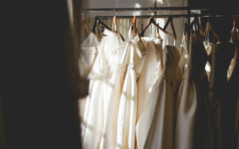 Жительница Мордовии хотела продать свадебное платье, а в итоге оставила отца без денег