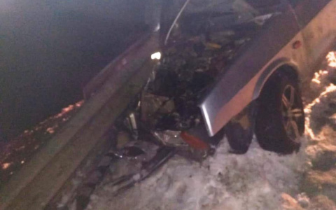 В Мордовии пьяный лихач на «Девятке» влетел в отбойник