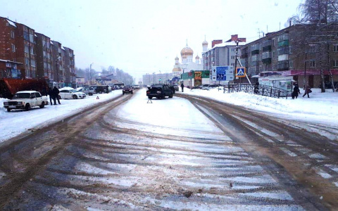 В Мордовии грузовик протаранил «ВАЗ» и врезался в столб