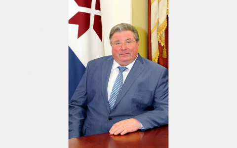 Глава Республики Мордовия Владимир Волков поздравляет с Международным женским днем