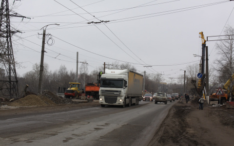 На одной из улиц Саранска ограничат движение для большегрузов из-за аварийного состояния дороги