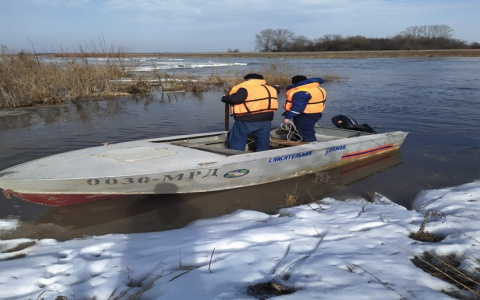 Вода прибывает: в одном из сел Мордовии организована лодочная переправа