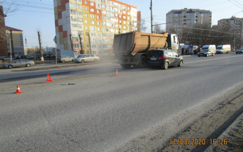 В пригороде Саранска пожилой водитель иномарки протаранил «Маз» и оказался в больнице