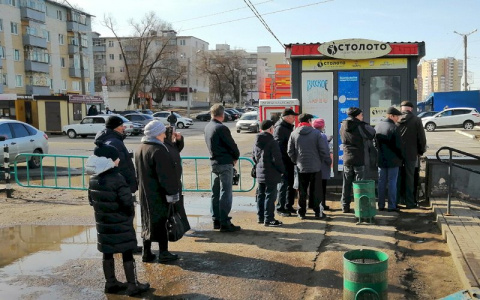 В столице Мордовии люди стоят в очереди, чтобы купить лотерейные билеты