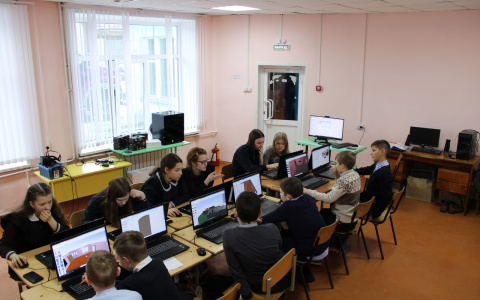 Атяшевский район: мобильный технопарк «Кванториум» завершил работу в Козловской школе