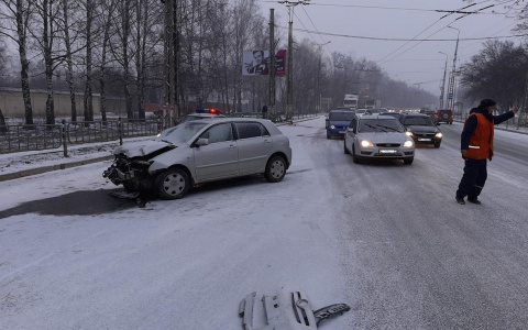 В Саранске автоледи не справилась с управлением и разбила «Тойоту»