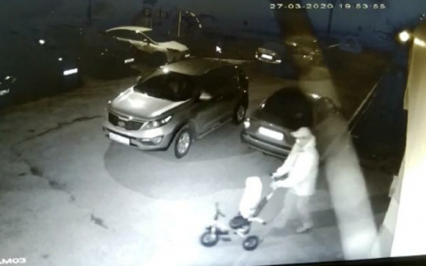 Полиция Саранска ищет мужчину, который украл детский велосипед