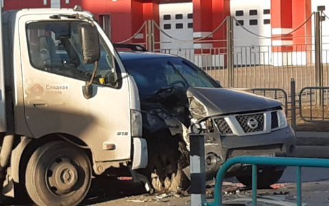 В Саранске грузовик влетел в иномарку