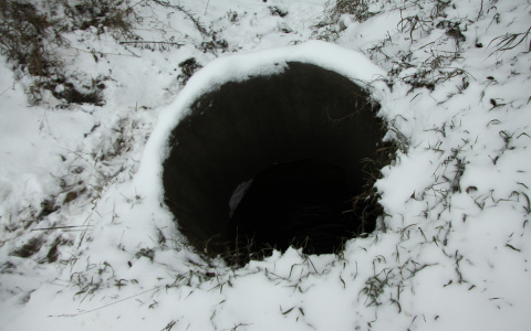 Два жителя Саранска украли чугунные люки с колодцев у храма