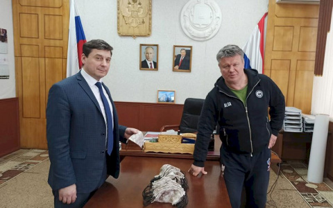 Известный актер привез в Мордовию партию гигиенических масок