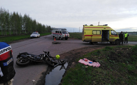 В Мордовии молодой байкер со спутницей попали в ДТП