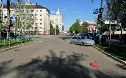 В Саранске столкнулись «Фольксваген» и «ВАЗ»: пострадала пенсионерка