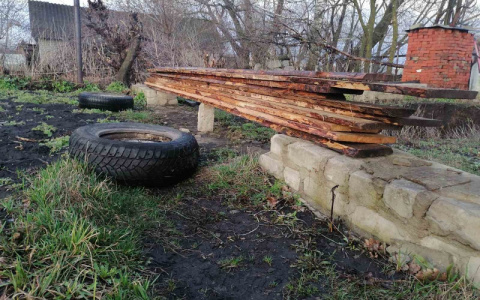 Житель Мордовии украл из гаража соседа двигатель и сосновый тес