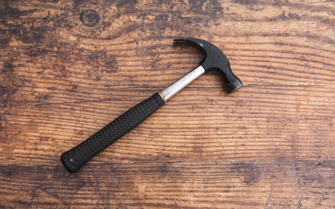 Бил молотком по голове: житель Саранска оказался в больнице после конфликта со знакомым