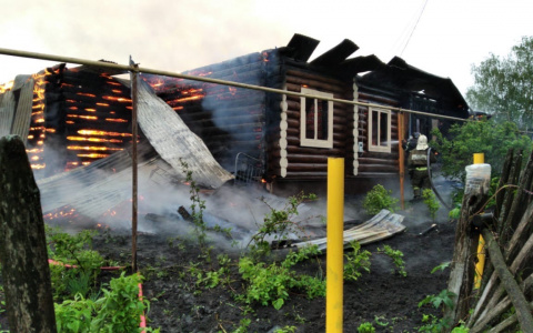 Успели выбежать, но вернулись за документами: пожилые супруги погибли при пожаре в Мордовии