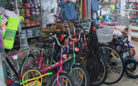 В Мордовии продавец магазина не дала пенсионеру украсть велосипед